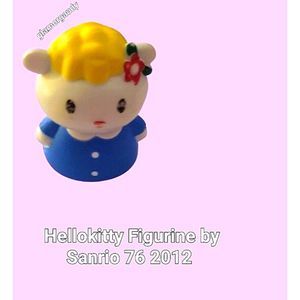 -Hello Kitty Figurine
